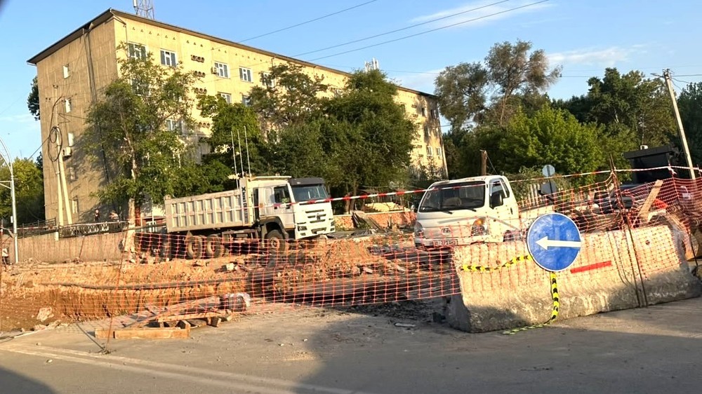 Напротив Ошской областной больницы началось строительство подземного перехода