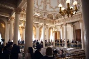 Произведения из Узбекистана представлены на выставке братьев Маковских в Санкт-Петербурге
