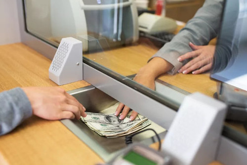 Поступления в кассы банков выросли на 36,9% — до 1,8 трлн наличных сомов