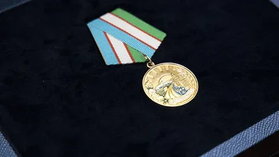Президент наградил званиями и орденами певцов, телеведущих и других деятелей искусства
