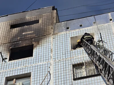 В Ташкенте горела квартира в многоэтажке, а в Кибрае – спорткомплекс Аграрного университета