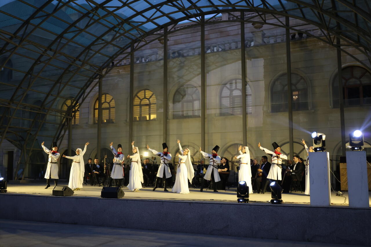 Азербайджан и Узбекистан встретились на сцене Гянджи