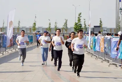 Тысячи людей вышли на старт Silk Road Tashkent 2026