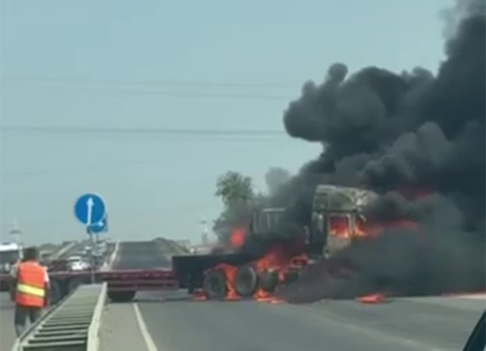 В Сырдарье уточнили число погибших в ДТП с загоревшейся фурой. Видео