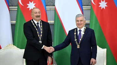 Президенты Узбекистана и Азербайджана наградили друг друга высшими орденами своих стран