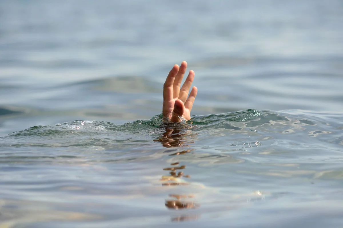 В Мардакяне ведутся поиски утонувшего в море 22-летнего парня
