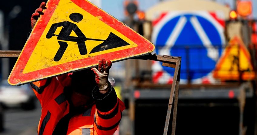 Intersection of Leo Tolstoy and Molodaya Gvardiya closed for reconstruction