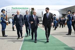 Президент Туркменистана прибыл с визитом в Азербайджан (ФОТО)