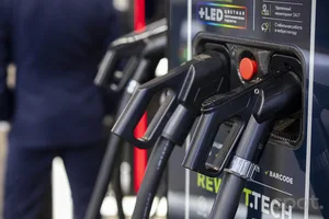 На верхних этажах подземных автостоянок разрешается установка электрозаправок