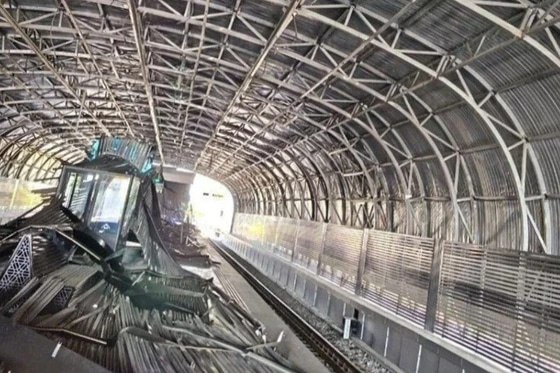 Часть кровли обрушилась на станции метро "Турон" в Ташкенте