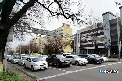 ЦОДД изменил работу светофора на перекрестке в Ташкенте