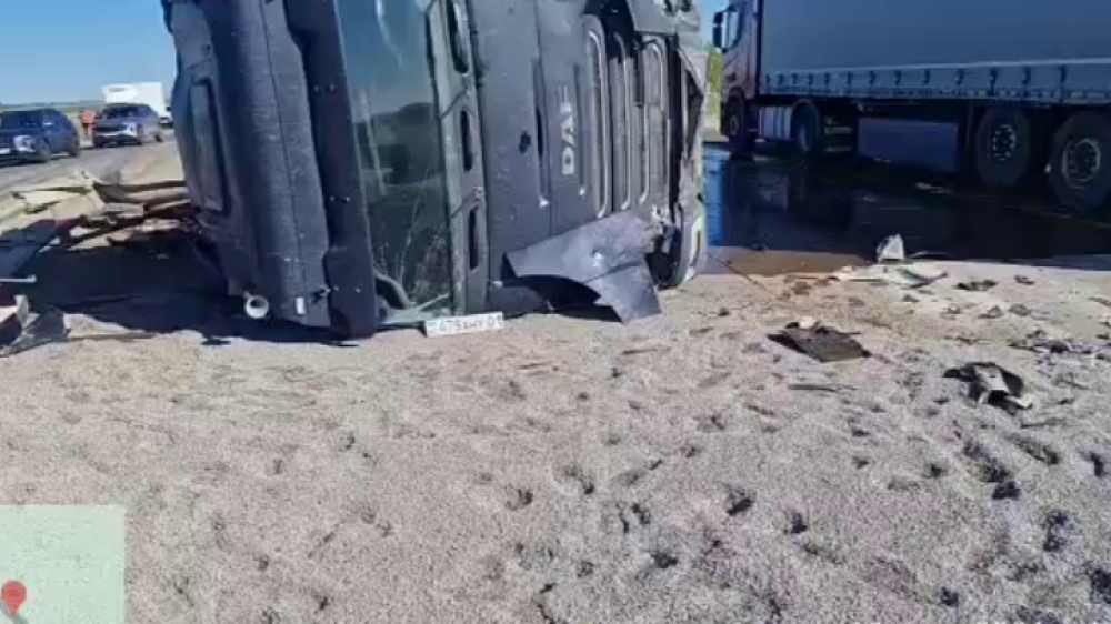 Авария с грузовиком вызвала затор на трассе Астана – Караганда