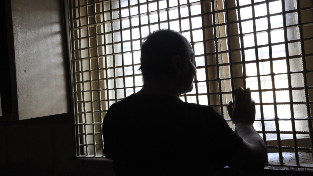 Шавкат Мирзиёев помиловал 852 заключенных
