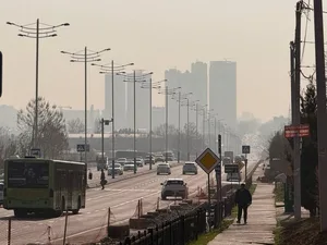 На часть Узбекистана надвигаются сильный ветер и пыльные бури