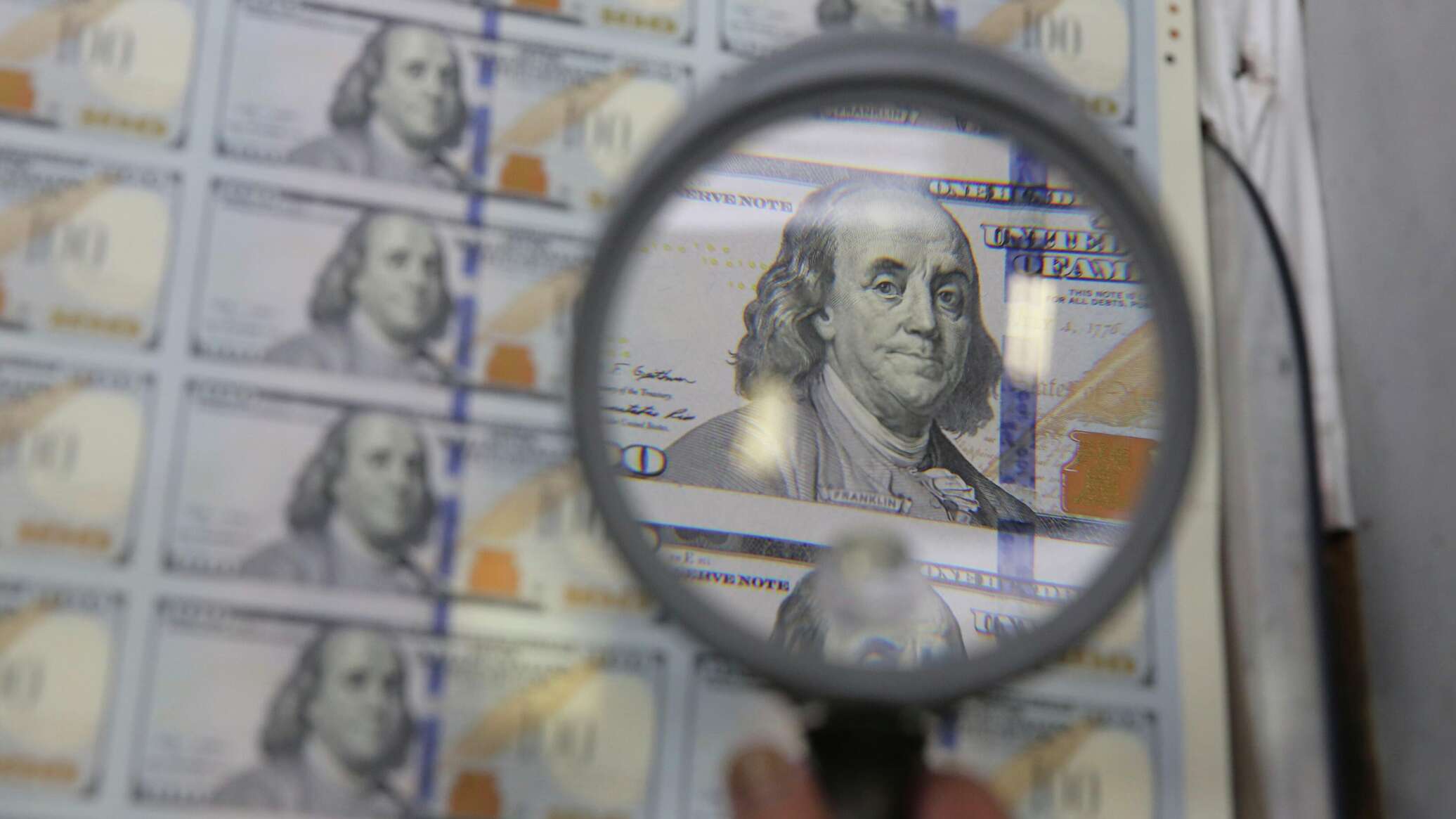 Почти $1,5 млрд продал Нацбанк КР с начала года
