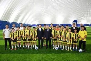 Президент посетил детскую футбольную академию «Нефтчи»