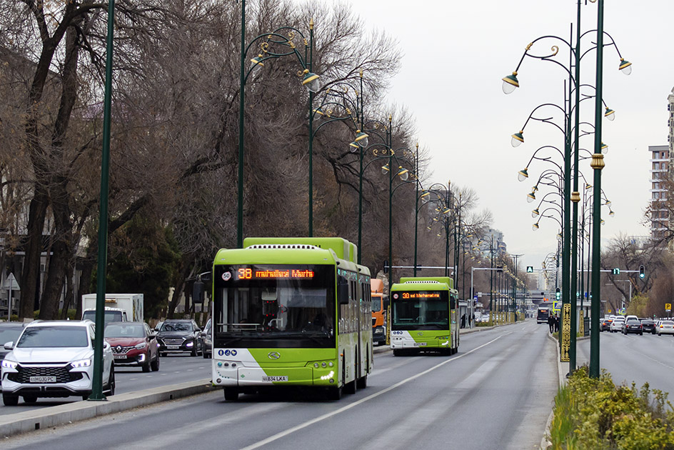 В Ташкенте автобус сбил пешехода, перебегавшего дорогу на красный свет