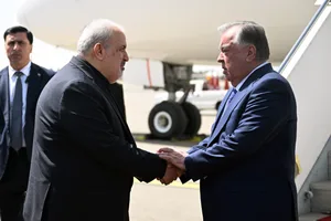 Эмомали Рахмон прибыл в Тегеран и встретился с президентом Ирана