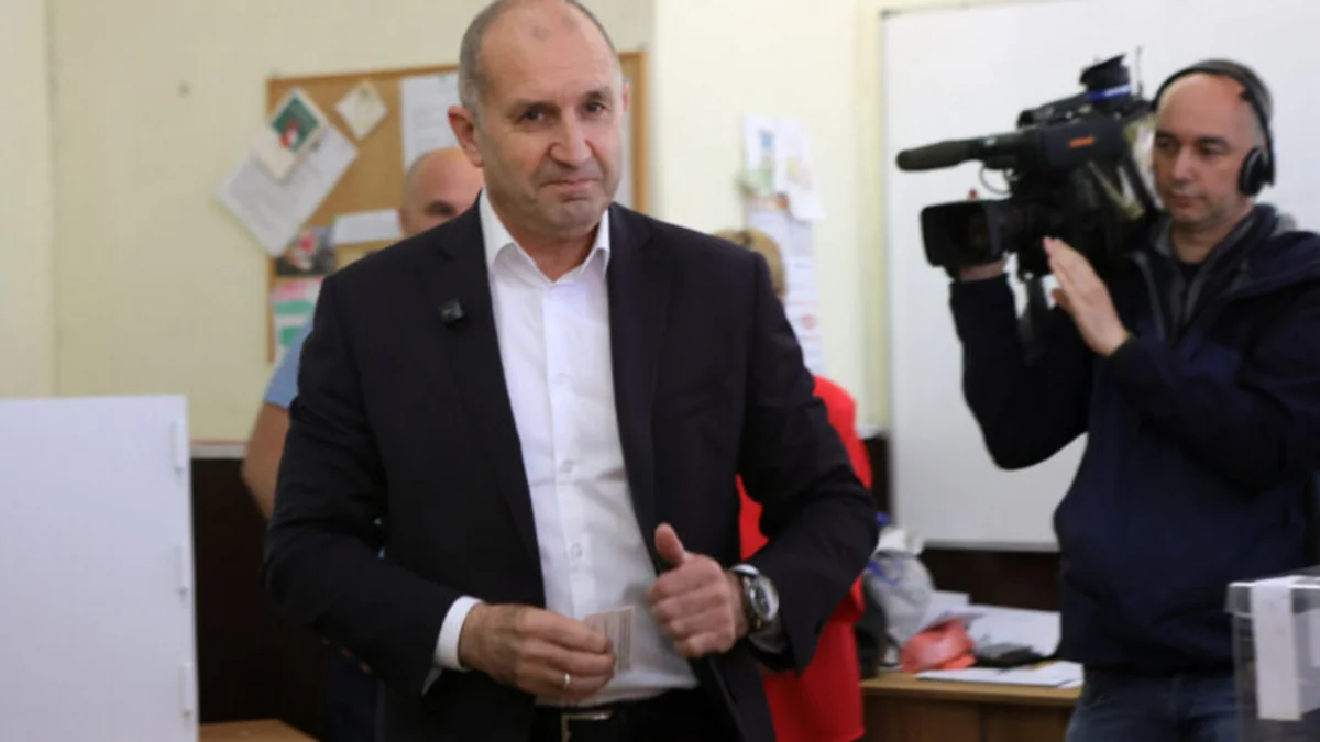 Партия Румена Радева с отрывом лидирует на выборах в Болгарии