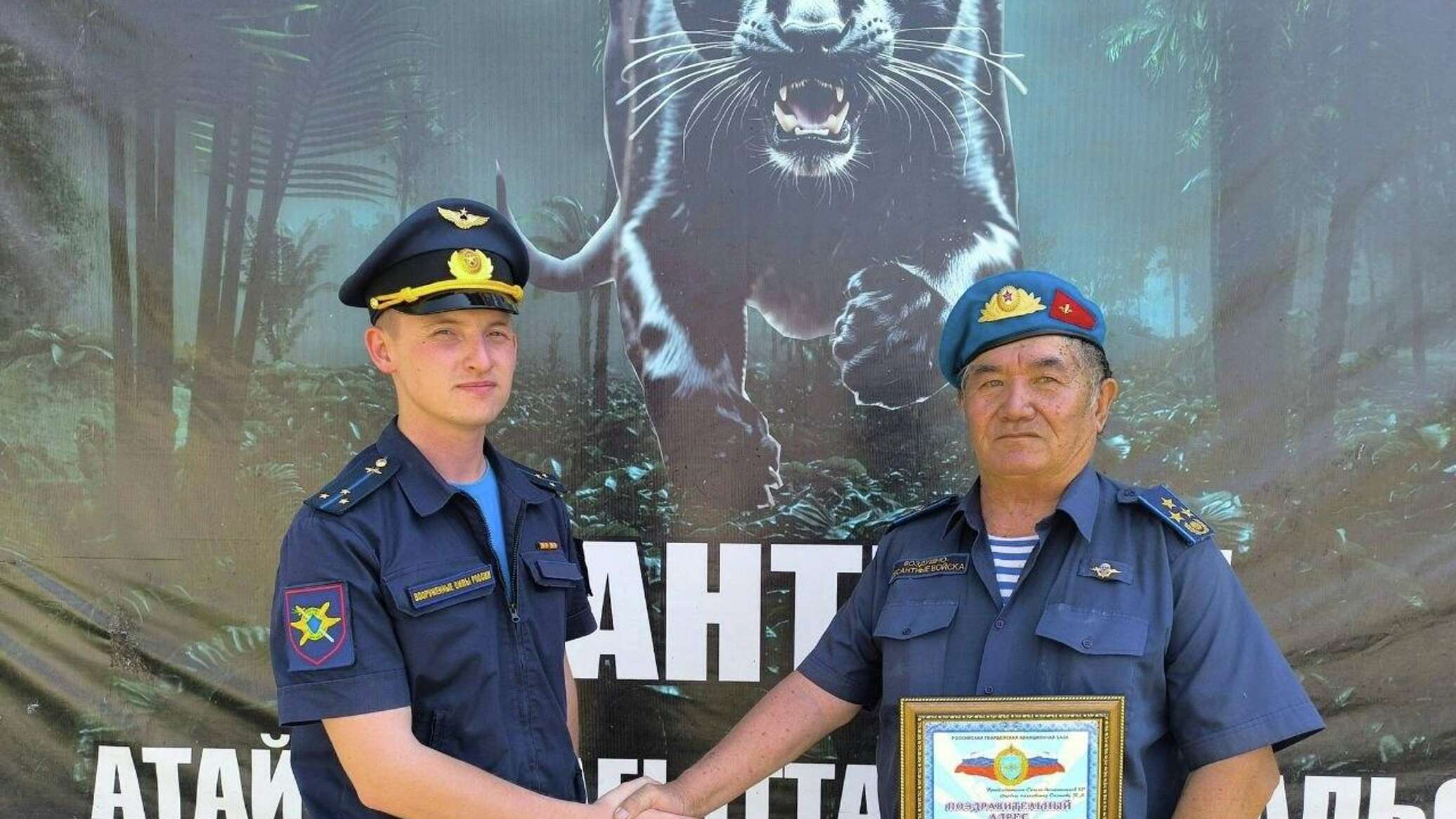 Военные авиабазы "Кант" поздравили главу Союза десантников Кыргызстана