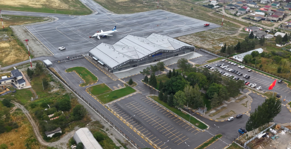 Аэропорт "Каракол" принял первый самолет магистрального класса Airbus A320 (видео)