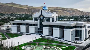 Нарушения госорганов превысили 21 млрд сомов. В ЖК потребовали жестко наказывать чиновников