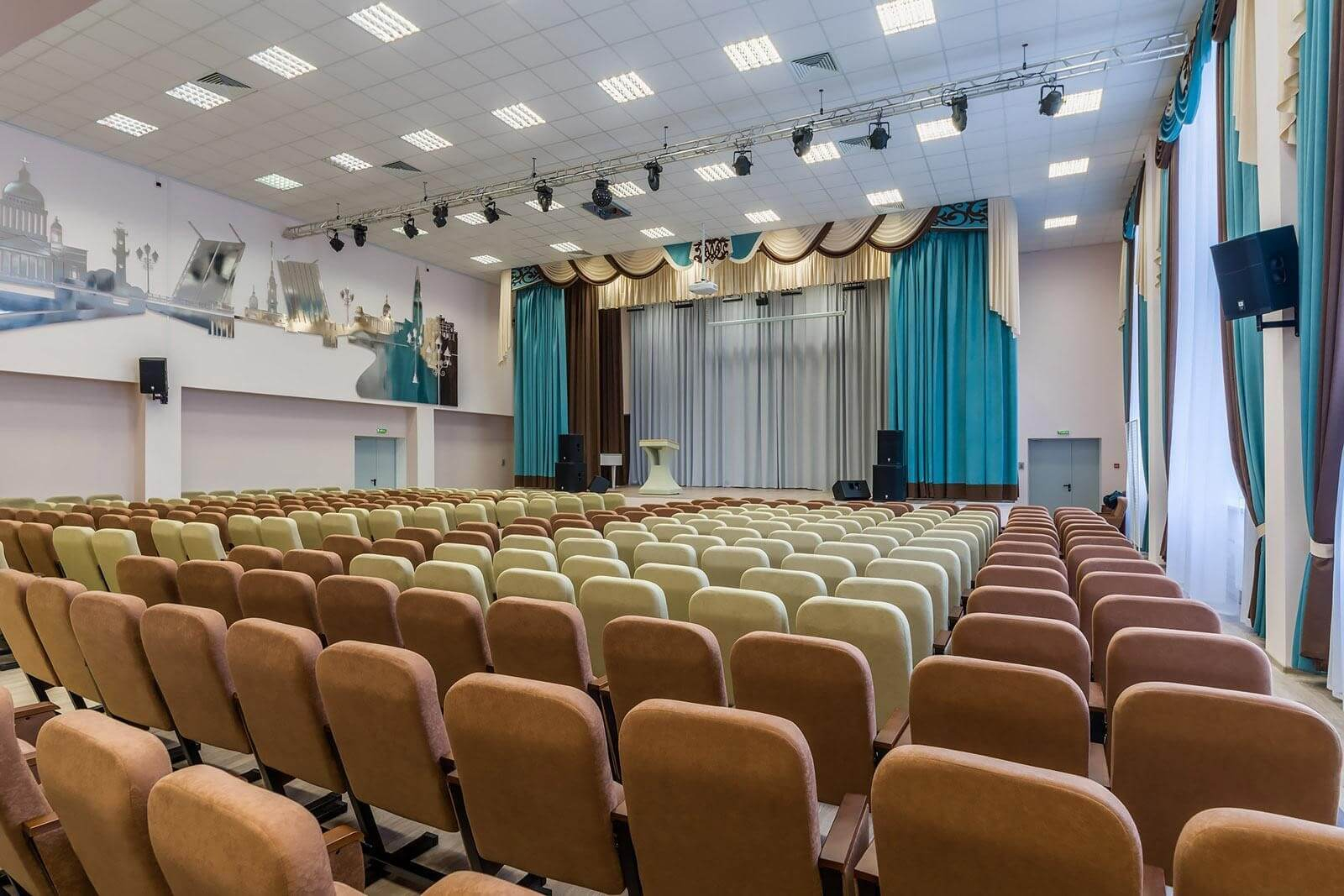 Минстрой КР предложил сократить актовые залы в школах
