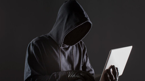 Интернет-мошенники вывели 20 млн сомов со счетов компании, - депутат