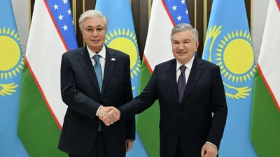 Президент Узбекистана поздравил с днем рождения Касым-Жомарта Токаева