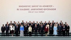 Президент Узбекистана вручил государственные награды творческим деятелям