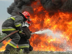 Крупный пожар вспыхнул в одном из районов Баку