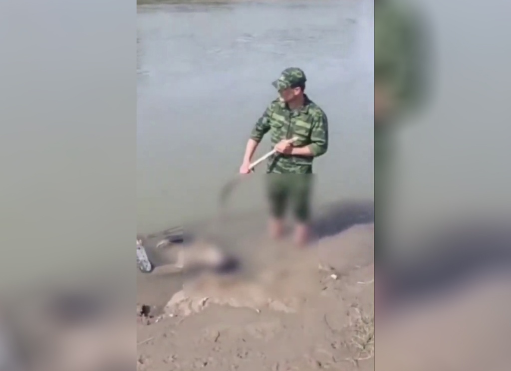 В Андижанской области из реки извлекли тело пропавшего подростка. Видео