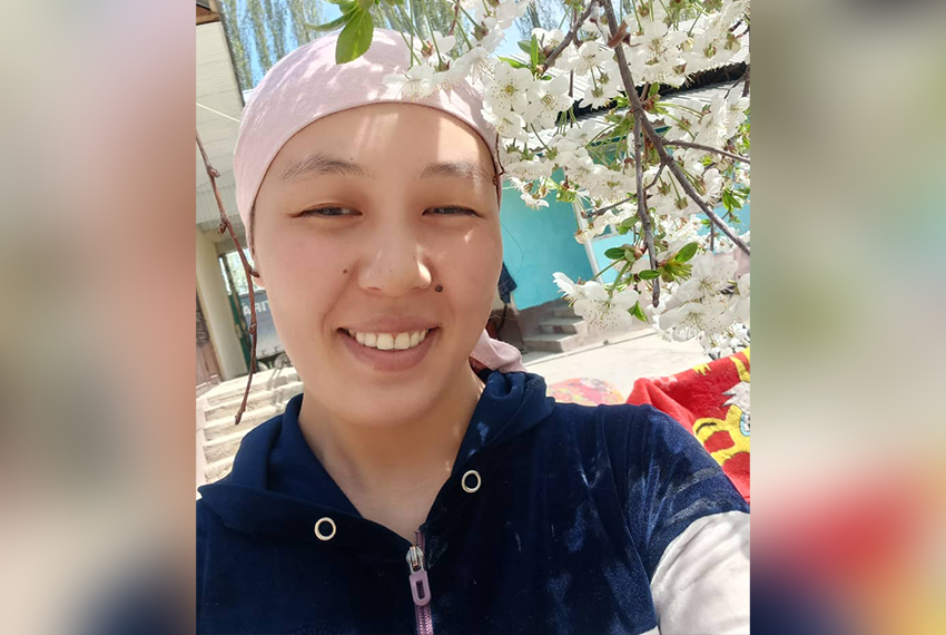 В Аксы погибла 25-летняя женщина. Родные не верят в версию суицида