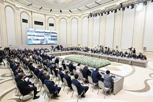 Некоторые артисты в Узбекистане получат право бесплатного полета на самолетах и лечения за счет бюджета