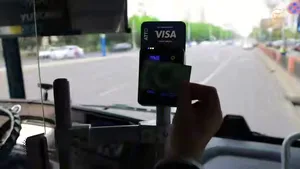Иначе — безбилетник. В Узбекистане проезд в автобусе надо будет оплачивать при входе