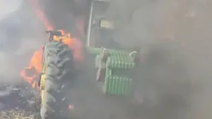 В селе Новопокровка сгорел трактор со 130 тюками сена