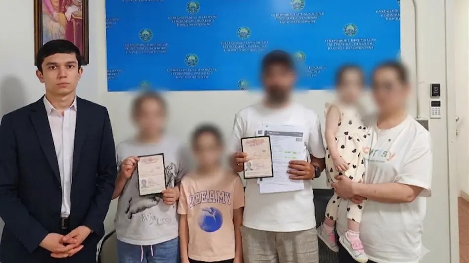 Оставшейся без средств семье с тремя детьми помогли вернуться из России в Узбекистан