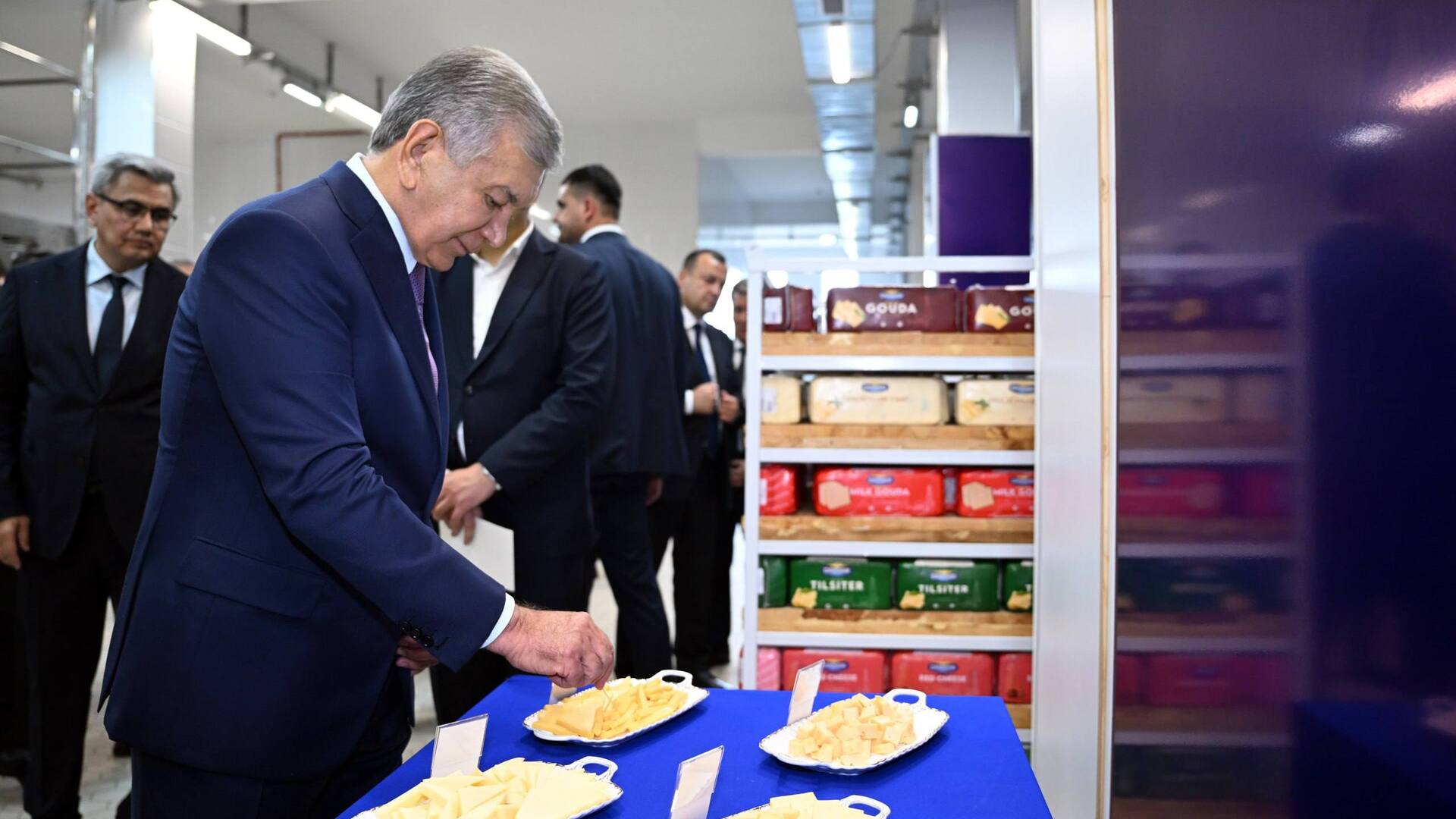 Президент посетил новое предприятие по производству молочной продукции стоимостью $11 млн