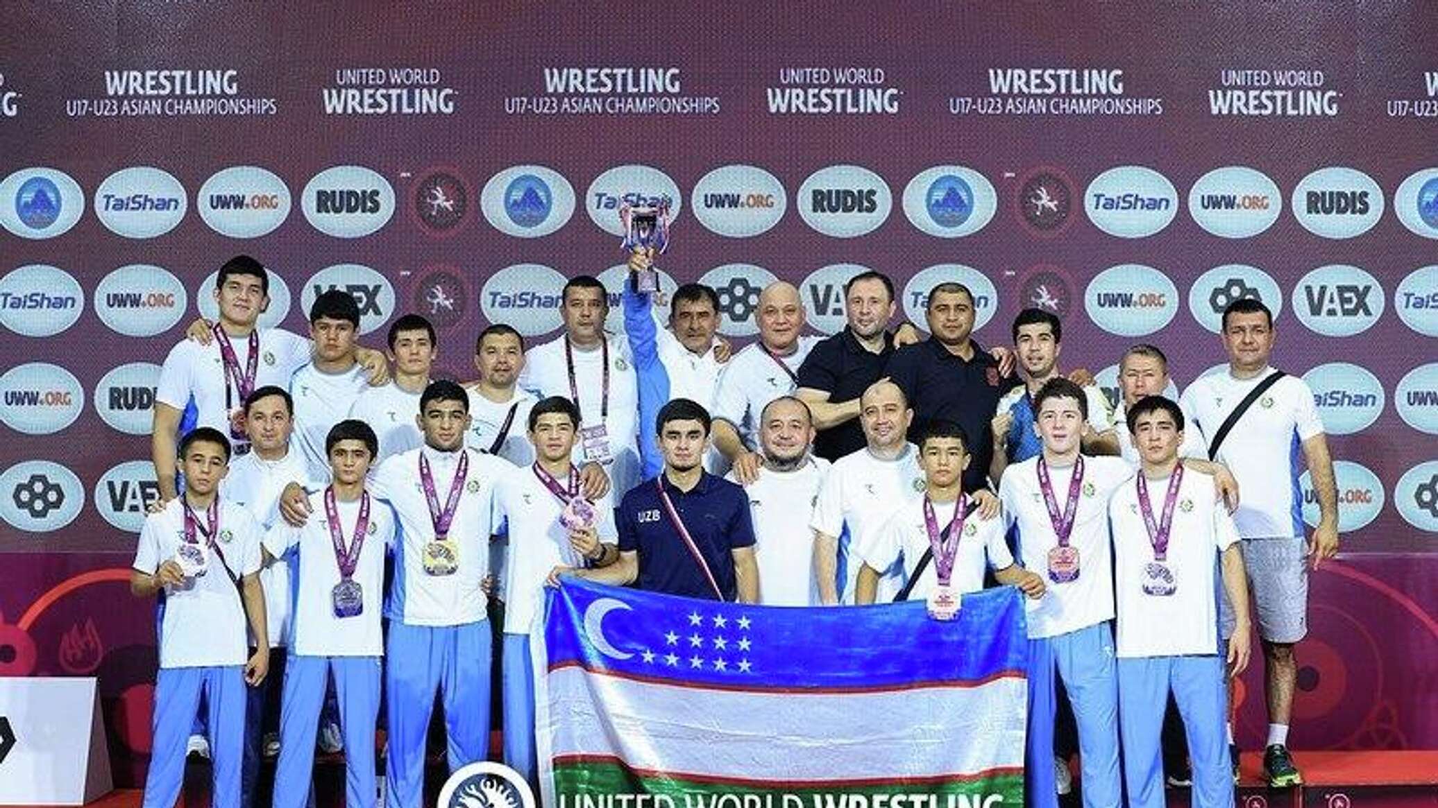Сборная Узбекистана U17 по греко-римской борьбе заняла второе место на ЧА во Вьетнаме
