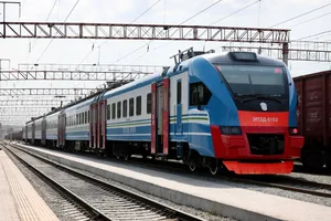 Новый электропоезд между Ташкентом и Бекабадом, который ранее протестировал президент, начнет курсировать для пассажиров