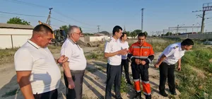 В Ташкенте железнодорожник спас двух девочек, тонущих в канале