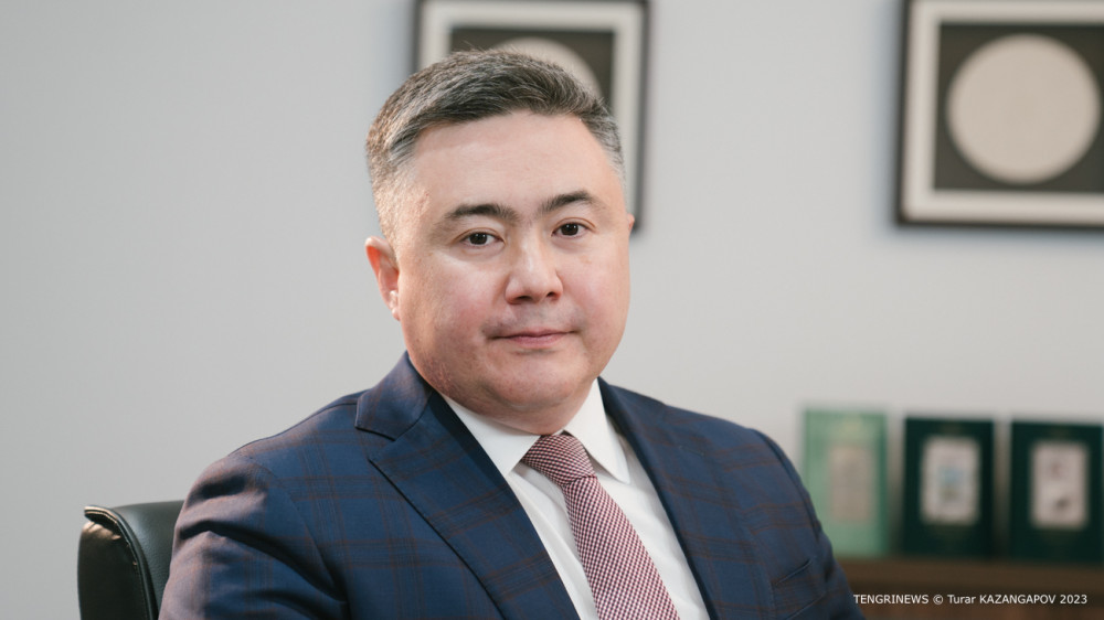 Взрослый клиент скажет: “Я ваш QR-шмюар не знаю“- Сулейменов об оплате картами