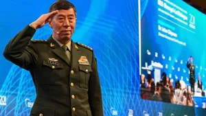 Двух бывших министров обороны Китая приговорили к смертной казни за коррупцию
