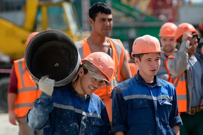 Поток трудовых мигрантов из Узбекистана в Россию снизился более чем на 13%