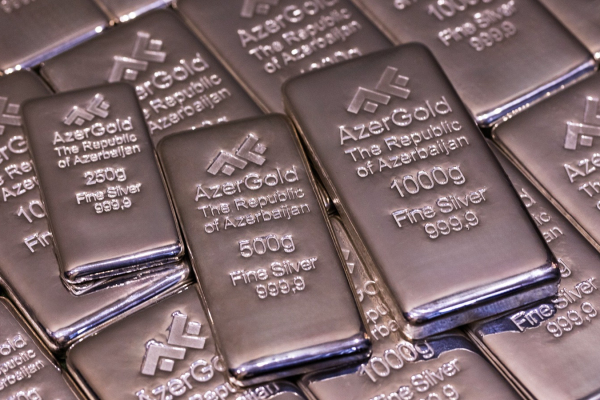 AzerGold впервые представил серебряные слитки на местном рынке