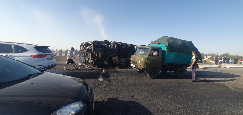 Пожар в кабине грузовика закончился смертельным ДТП в Самаркандской области