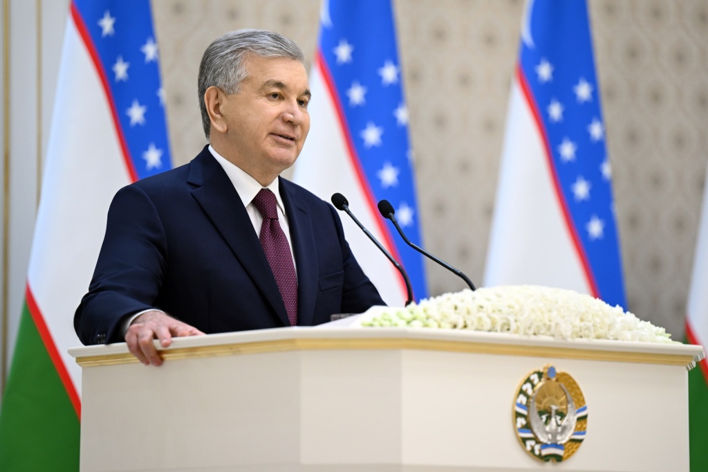 Шавкат Мирзиёев поздравил работников сферы ЖКХ и обозначил приоритеты развития отрасли