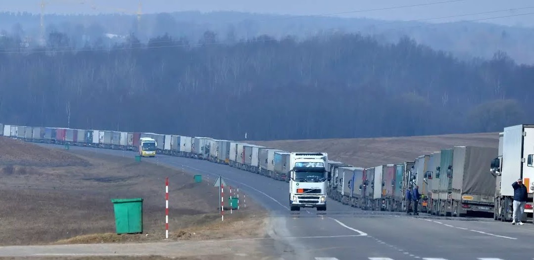 На трассах транспортных коридоров ЕАЭС теперь единые весогабаритные требования
