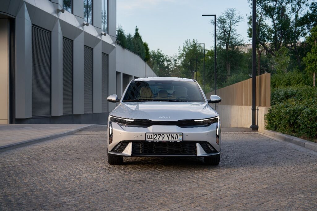 Kia объявляет о старте продаж нового седана K3