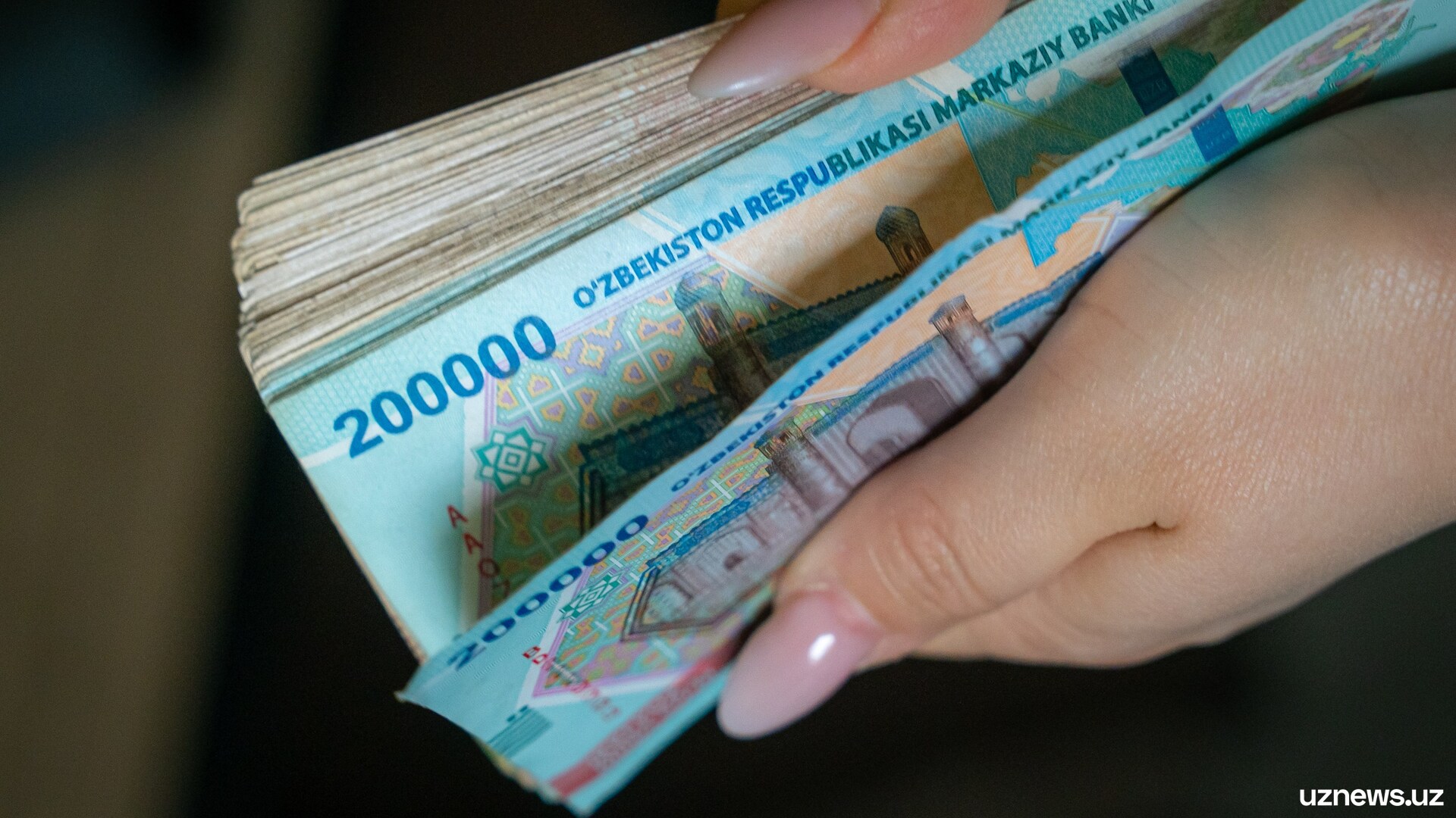 В Узбекистане вступили в силу новые правила для переводов свыше 10,3 млн сумов